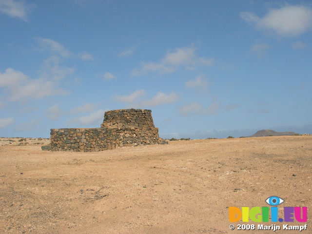 27688 Remains of windmill near Mna La Costilla